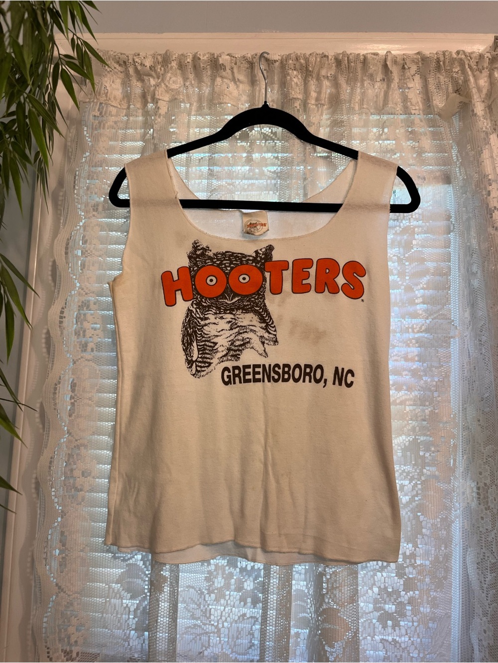 VINTAGE 90’s(?) Hooters Tank